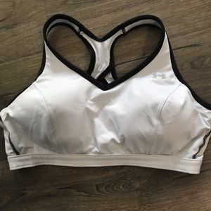 ❤️Under Armor white sports bra❤️